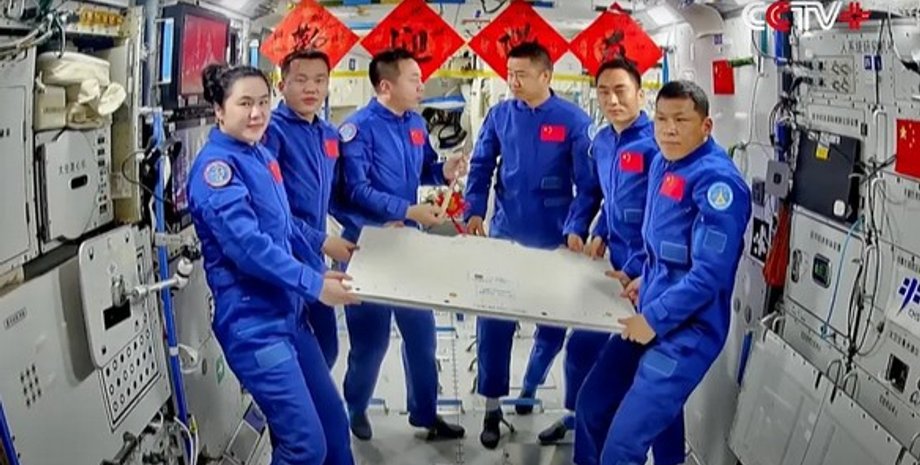китайські астронавти