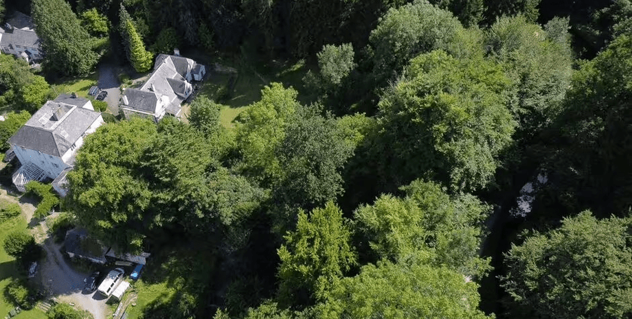 Пара не может продать роскошную виллу из-за убийственного "живописного места" рядом