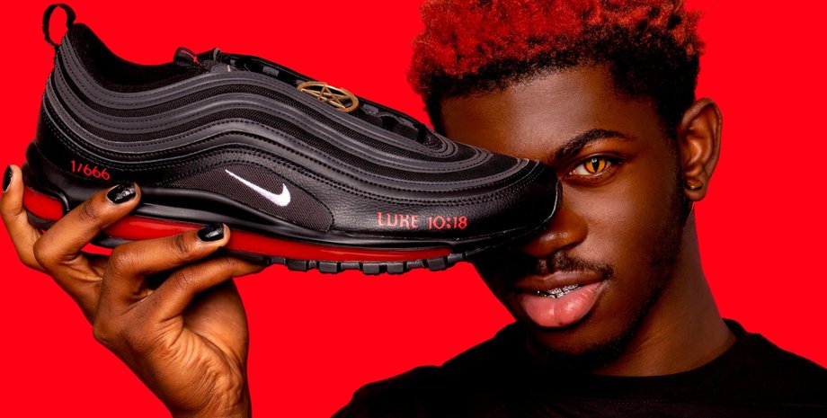 Репер Lil Nas X і "сатанинський кросівок"