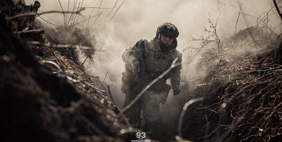 всу, боец всу в траншее, солдат всу