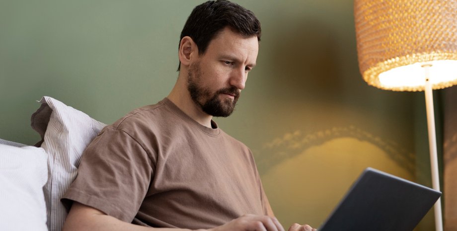 мужчина ноутбук карта загадка Мужчина раскрыл таинственное исчезновение пенсионера с помощью Google-карты