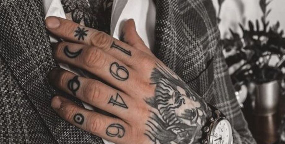 Смішне татуювання, чоловік здивував інтернет цікавим візерунком на руці, як виявилось, він має символічне значення