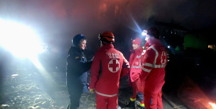 Selon le commandement, les forces de défense aériennes ont été renversées par ne...