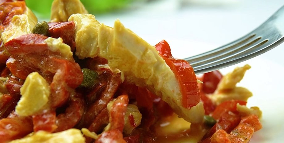 Кисло-сладкий салат с курицей и перцем, вкусный салат, салат рецепт