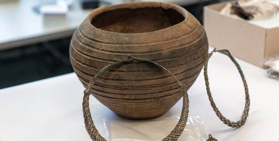 Открытие древних мечей, Артефакты бронзового века, Раскопки серебряных монет, История, сокровища, Археологические находки Германия, Торговые связи, Реликвии и культурные артефакты, доисторические ритуалы