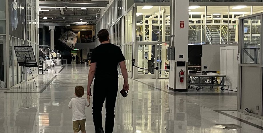 Ілон Маск, дитина, прогулянка