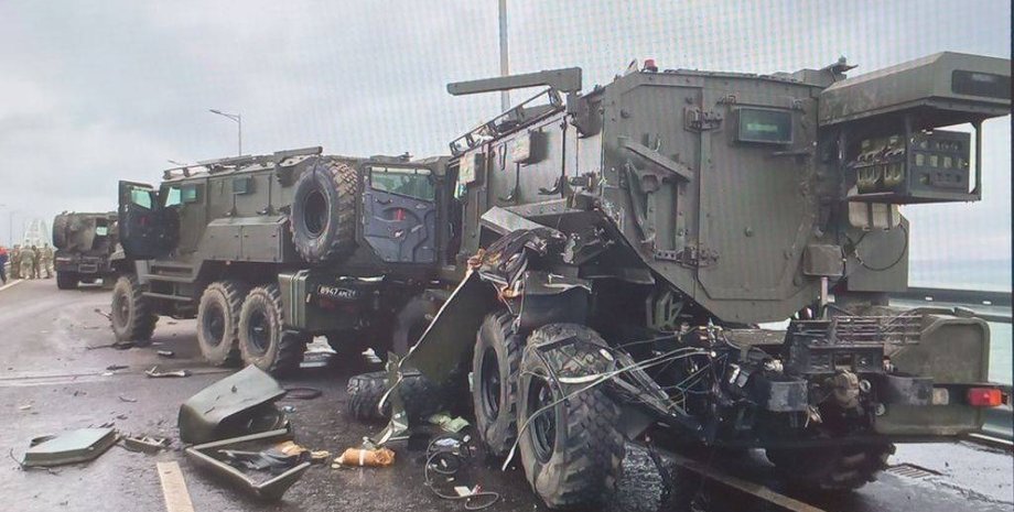 З-СТС "Ахмат", дтп, крымский мост, бронемашины, техника оккупантов, колонная российской техники
