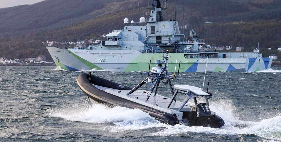 катер Rattler в море