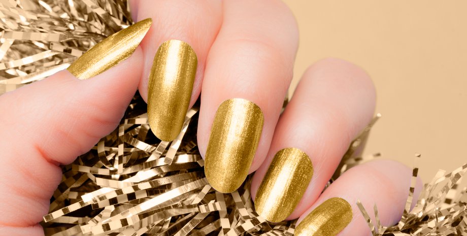 Золотий манікюр фото