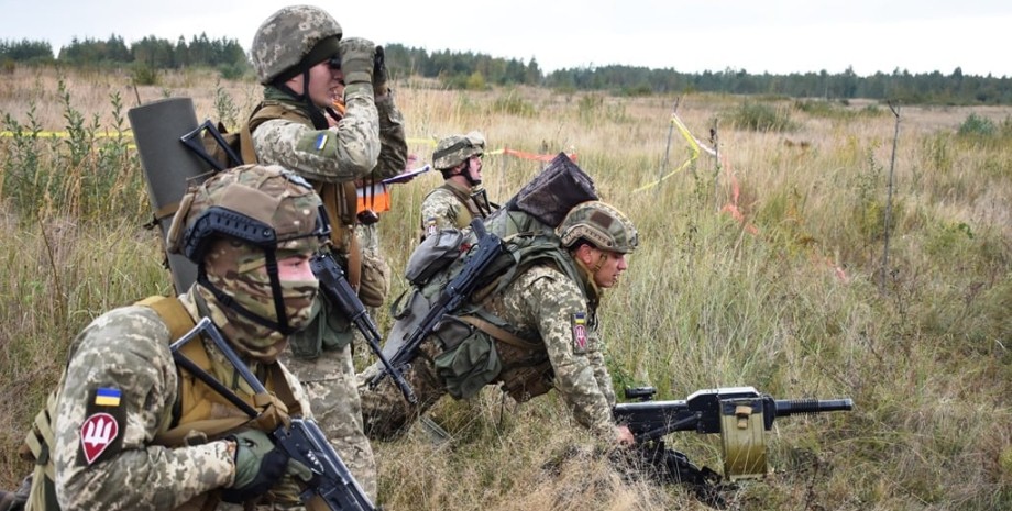 Selon les forces de l'Air Force des Forces armées, les parachutistes Polissya on...