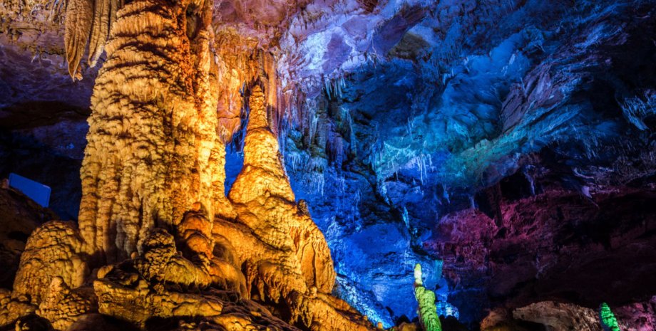 пещера Шеннон, минеральные отложения,  сталагмиты, фото