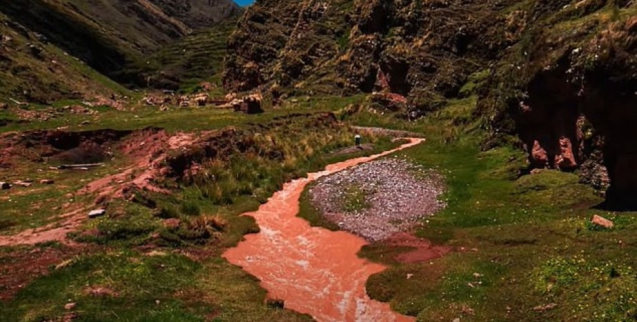 Червона річка в Перу