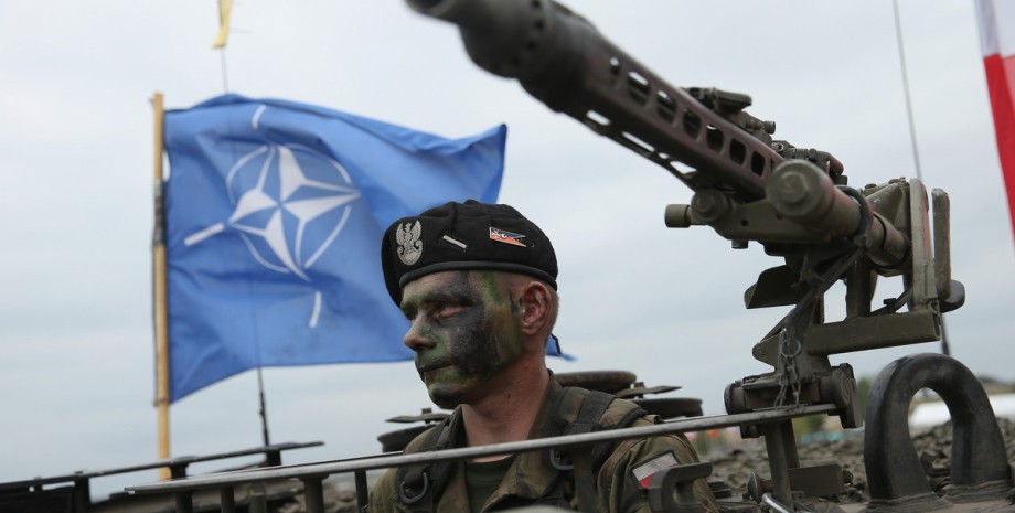 Военный НАТО военный