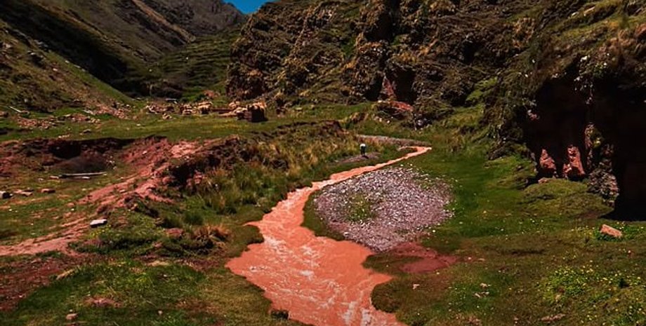 Красная река в Перу