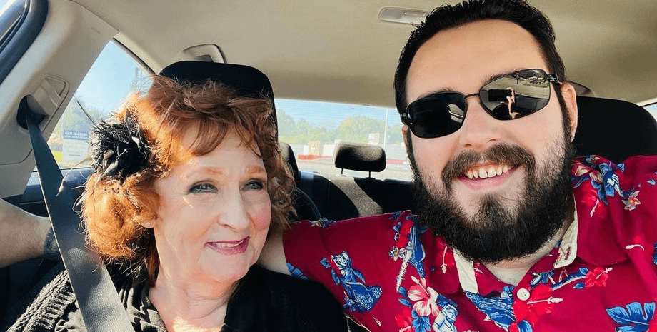 17-річний підліток одружився з пенсіонеркою, пенсіонерка, бабуся, історія кохання, одружився зі старенькою, шлюб, річниця,