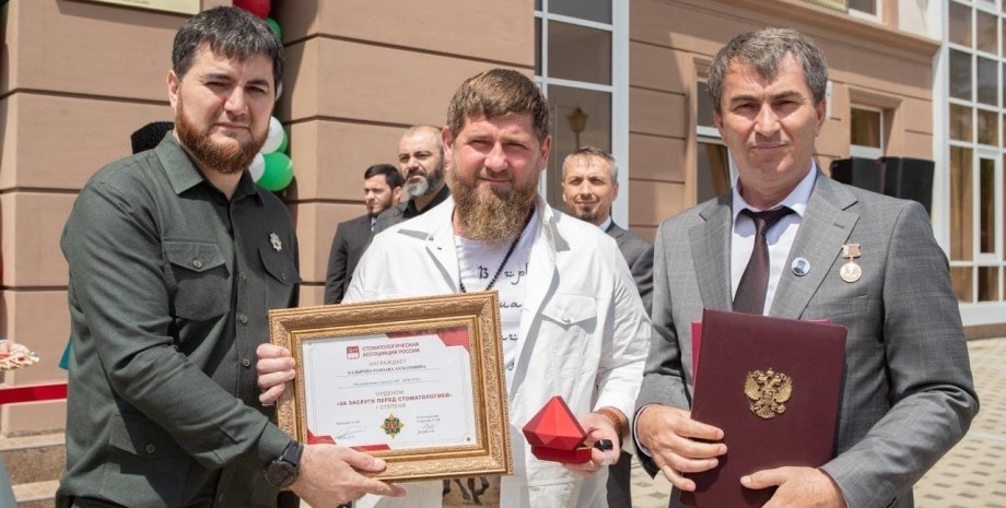 Рамзан Кадыров получил орден "За заслуги перед стоматологией", награды Рамзана Кадырова, почетный профессор Кадыров