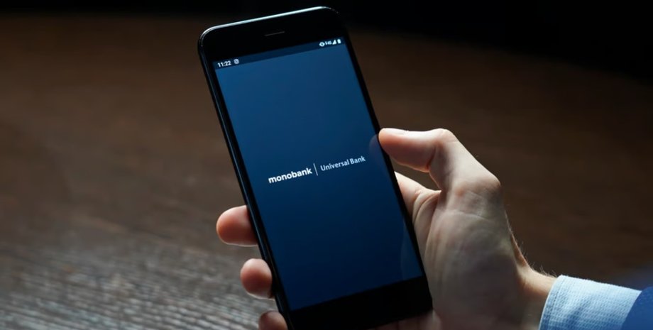 "Меня безосновательно облили грязью": клиентка Monobank объяснила историю с российским флагом Монобанк