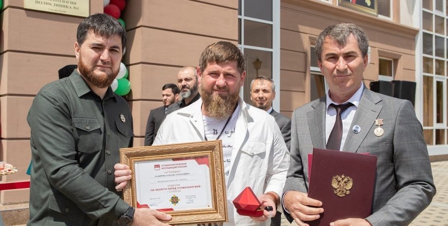 Рамзан Кадыров получил орден "За заслуги перед стоматологией", награды Рамзана Кадырова, почетный профессор Кадыров