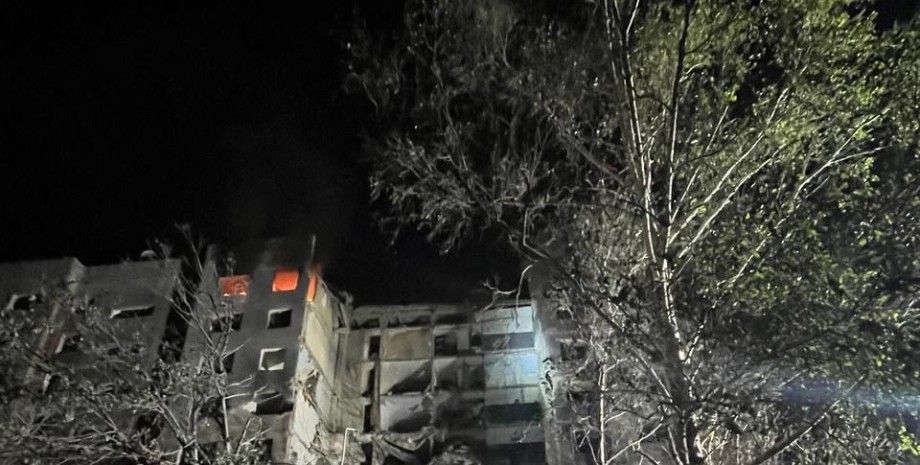 РФ ударила по жилой девятиэтажке в Донецкой области РФ ударила по жилой девятиэтажке в Донецкой области