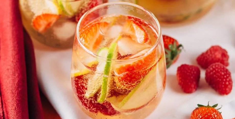 Белая сангрия, летний коктейль, сангрия с белым вином, сангрия рецепт