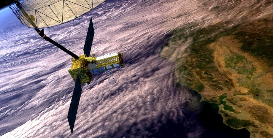 спутник на околоземной орбите