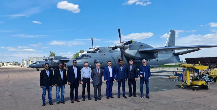 АН-32Б, 410 завод гражданской авиации, заказчики