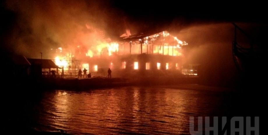 В Киеве горела "Веранда на Дніпрі" / Фото из открытых источников