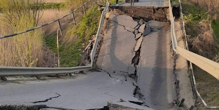 Рухнувший мост на трассе Луцк-Львов