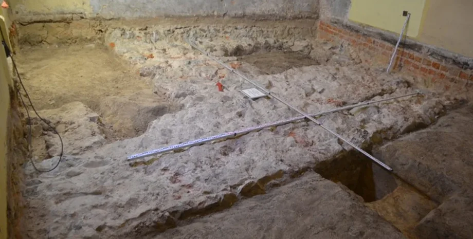 раскопки башни