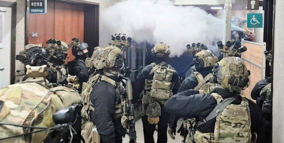 военные в парламенте Южной Кореи