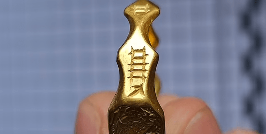 скарб, перстень, знахідка, металошукач, Англія, каблучка, пошуковець, артефакт, археологія, археологи, золото, прикраса