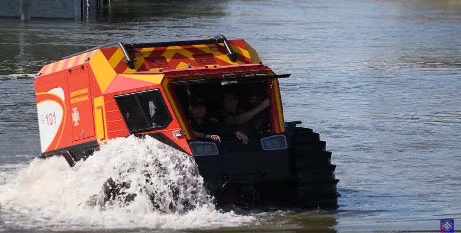 вездеход богун, Подрыв Каховской ГЭС, наводнение в Херсоне, украинский вездеход