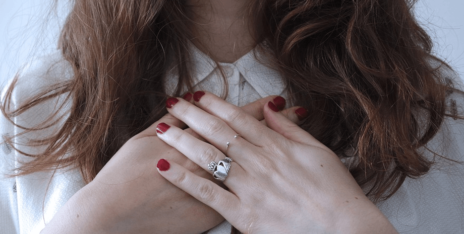 Обручка, каблучка, прикраса, проковтнула каблучку, переплутала каблучку з таблетками,