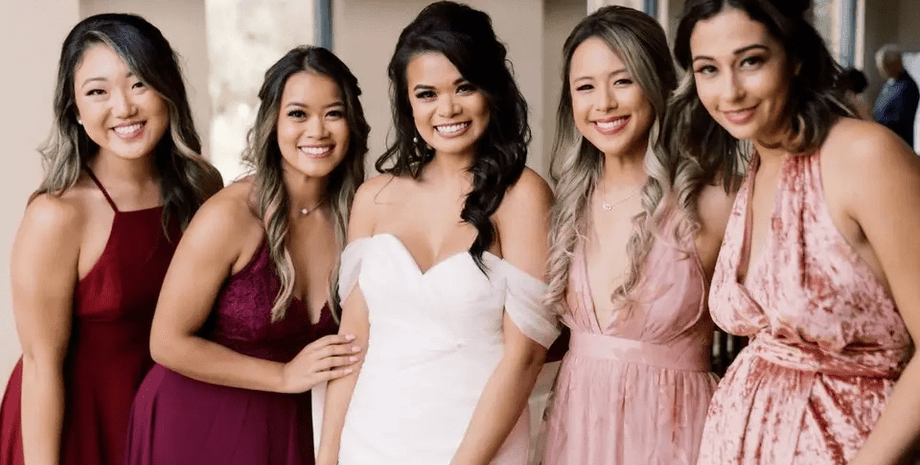 Платье подружки невесты оказалось обтягивающим, и подходило не всем