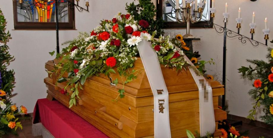 Ганс Грандт, Данія, поховання, похорон, церемонія прощання, помилка лікарів, курйози, конфуз, переплутали тіло покійного