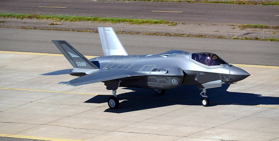 літак на землі, F-35A, літак F-35A