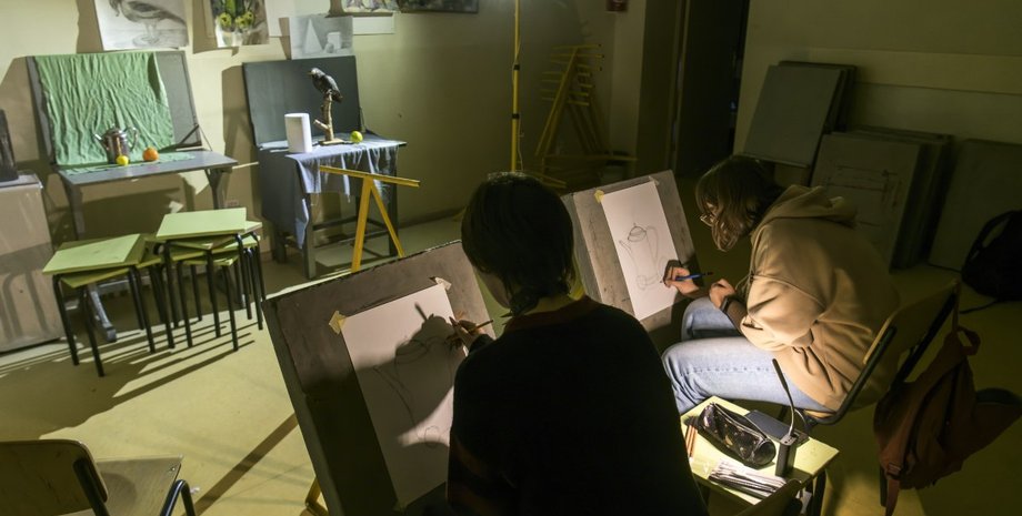 лампочка, отключение света, блэкаут в Украине, отключение света 2 июня