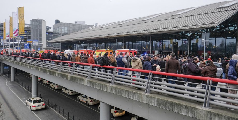Эвакуация аэропорта в Гамбурге / Фото: mopo.de