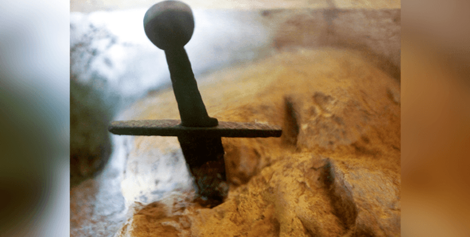 капелла Монтесиепи, Сиена, Италия, артуровская легенда, Гальгано Гвидотти, меч в камне, скит, средневековый артефакт, Луиджи Гарласкелли, научный анализ, исследование, археология