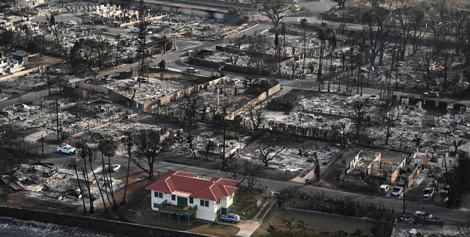 будинок, Лахайна, пожежа, вцілілий будинок