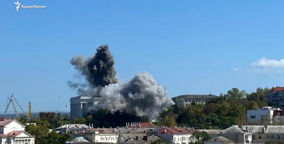 Последствия удара по штаб-квартире флота РФ в Севастополе
