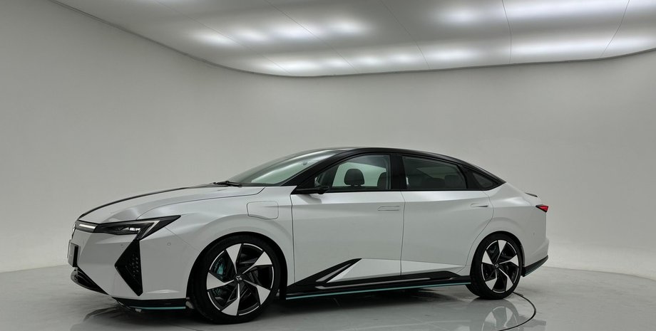 Honda Lingxi L, Honda Lingxi, Dongfeng Honda, електромобіль Honda