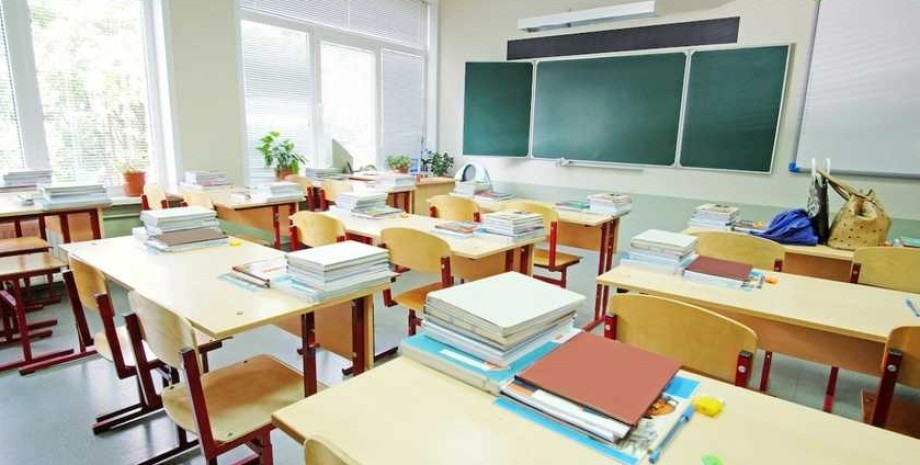 Школа Із 8,7 мільйонів примірників для 8-х класів до шкіл потрапило лише 4,4 мільйони