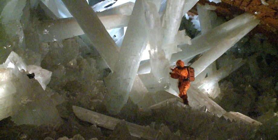 Гигантская хрустальная пещера Naica, пещера, кристаллы, кристаллы-убийцы, смертельная ловушка, чудо света, опасная пещера