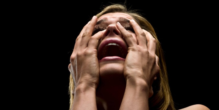 изнасилование, АТО, ООС, отчет amnesty international, плачущая женщина, фото