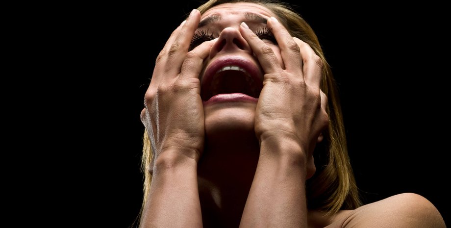 изнасилование, АТО, ООС, отчет amnesty international, плачущая женщина, фото