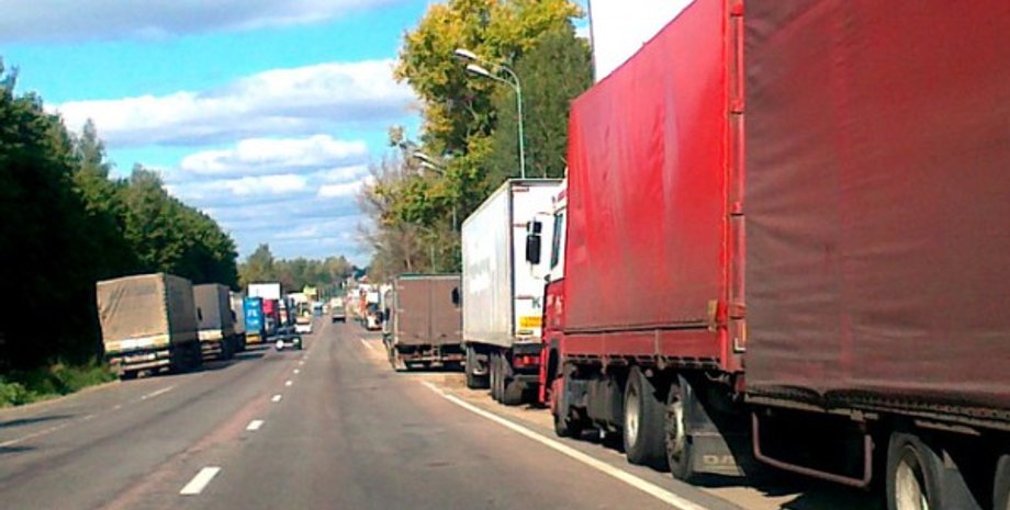 Очередь фур под Киевом / Фото из открытого источника