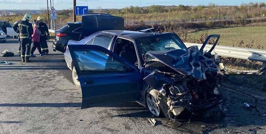 дтп, разбитое авто, легковушка, авария