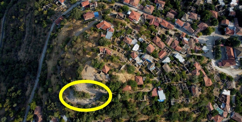 Ученые нашли высеченное в скале святилище