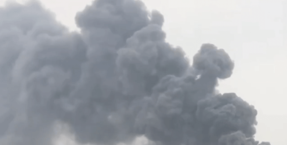 Дим дим, обстріл, пожежа